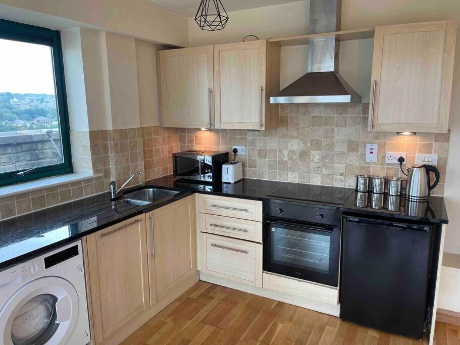 2 Bedrooms, 2 Bathrooms Stunning Penthouse City View Bradford  Zewnętrze zdjęcie